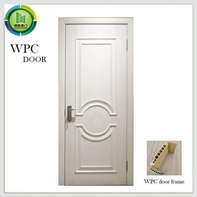 قیمت خوب قیمت کارخانه درب WPC راه حل سازگار با محیط زیست و ماندگار برای مسکونی و تجاری نگهداری کم و طراحی صوتی آنلاین